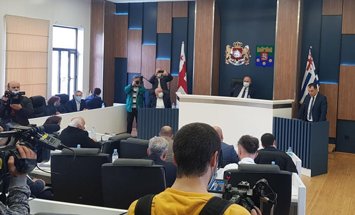 ბათუმის საკრებულომ 2022 წლის ბიუჯეტი ხმაურისა და ოპოზიციის პროტესტის ფონზე დაამტკიცა