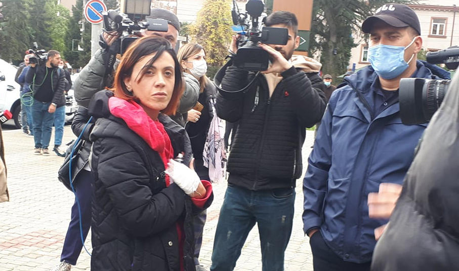 ანა წითლიძე - „მონებოს“ დაწერას ვცდილობდი და თითი მომატეხეს