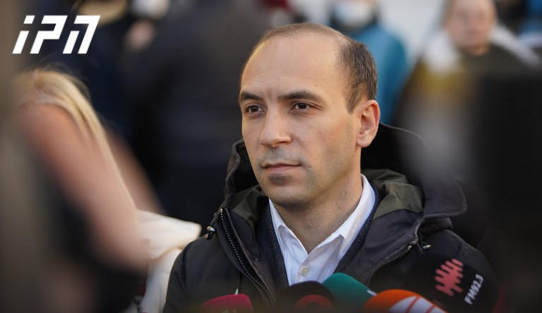 ადვოკატი - ნიკა გვარამიას დაკავების მომენტში მუცლის არეში ურტყამდნენ, სუნთქვის უკმარისობის გამო გაითიშა, მაგრამ მისი მდგომარეობა დამაკმაყოფილებელია