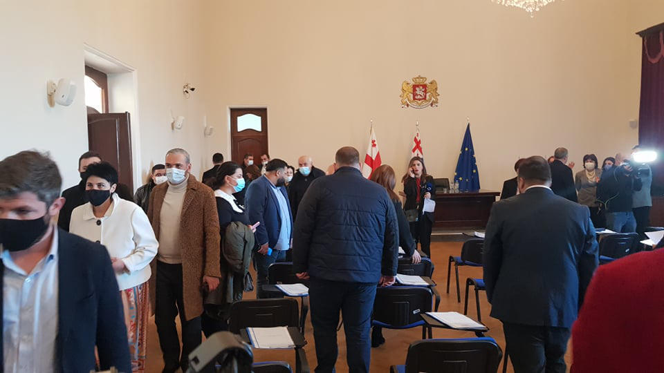 ბათუმის ახლად არჩეული საკრებულოს სხდომა მიმდინარეობს