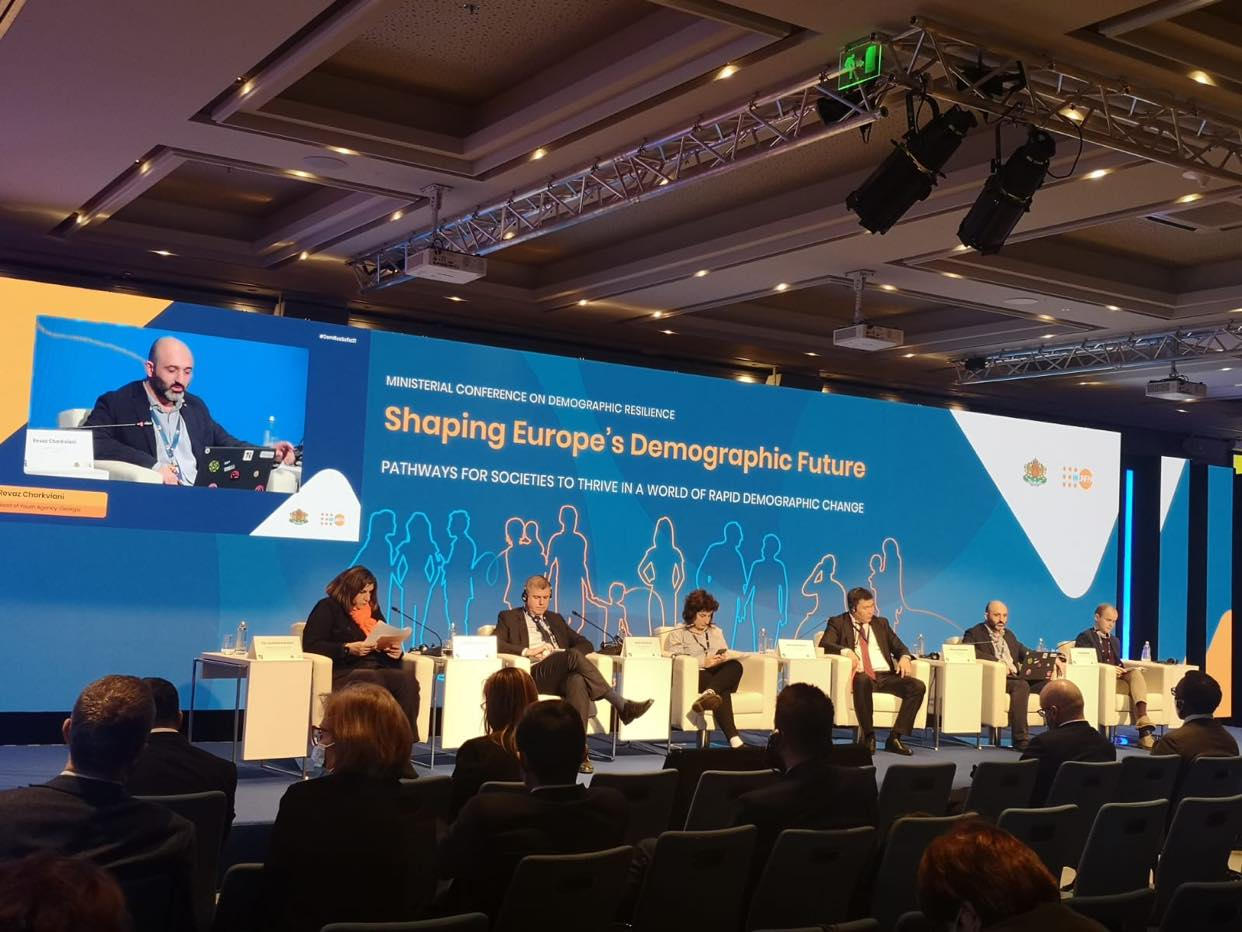 ქალაქ სოფიაში მინისტრთა კონფერენციაზე, UNFPA-სა და ბულგარეთის მთავრობის მიწვევით, საქართველოს სახელით, ახალგაზრდობის სააგენტოს ხელმძღვანელი რეზო ჩარკვიანი წარსდგა