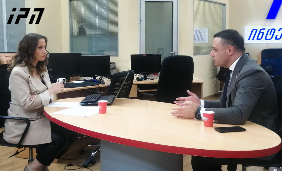 ალუდა ღუდუშაური - თუ რამე ნაკლოვანება აქვს მე-9 კლასის ისტორიის სახელმძღვანელოს, ეს არის ის, რომ მასში სრულად არ არის ასახული სააკაშვილის "საქმენი საგმირონი"