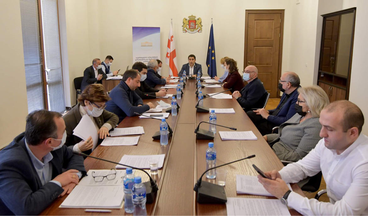 განათლებისა და მეცნიერების კომიტეტის სხდომაზე განათლების სფეროს სხვადასხვა საფეხურთან დაკავშირებით მომზადებულ კანონპროექტებზე იმსჯელეს