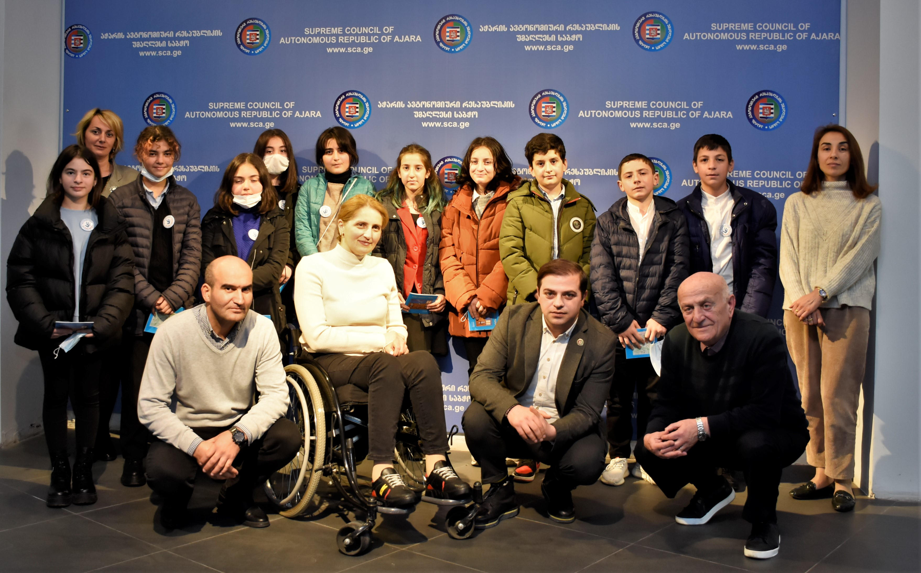 ცოტნე ანანიძემ სკოლის მოსწავლეებს უმაღლეს საბჭოში უმასპინძლა