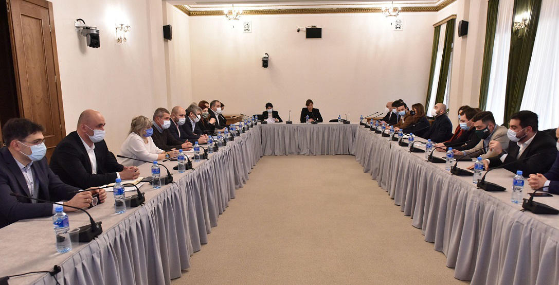 ავტოსატრანსპორტო საშუალებათა ტექნიკურ დათვალიერებასა და ვიზუალურ გამონაბოლქვზე კონტროლი დაწესდება - ცვლილებათა პაკეტი პარლამენტში საგაზაფხულო სესიაზე დაინიცირდება