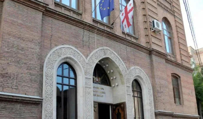 საგარეო საქმეთა სამინისტრო - გრიგოლ გეგელია არ არის ინფორმირებული სხვადასხვა საკითხზე უწყების ნაბიჯების შესახებ და ისე აკრიტიკებს სამინისტროს საქმიანობას