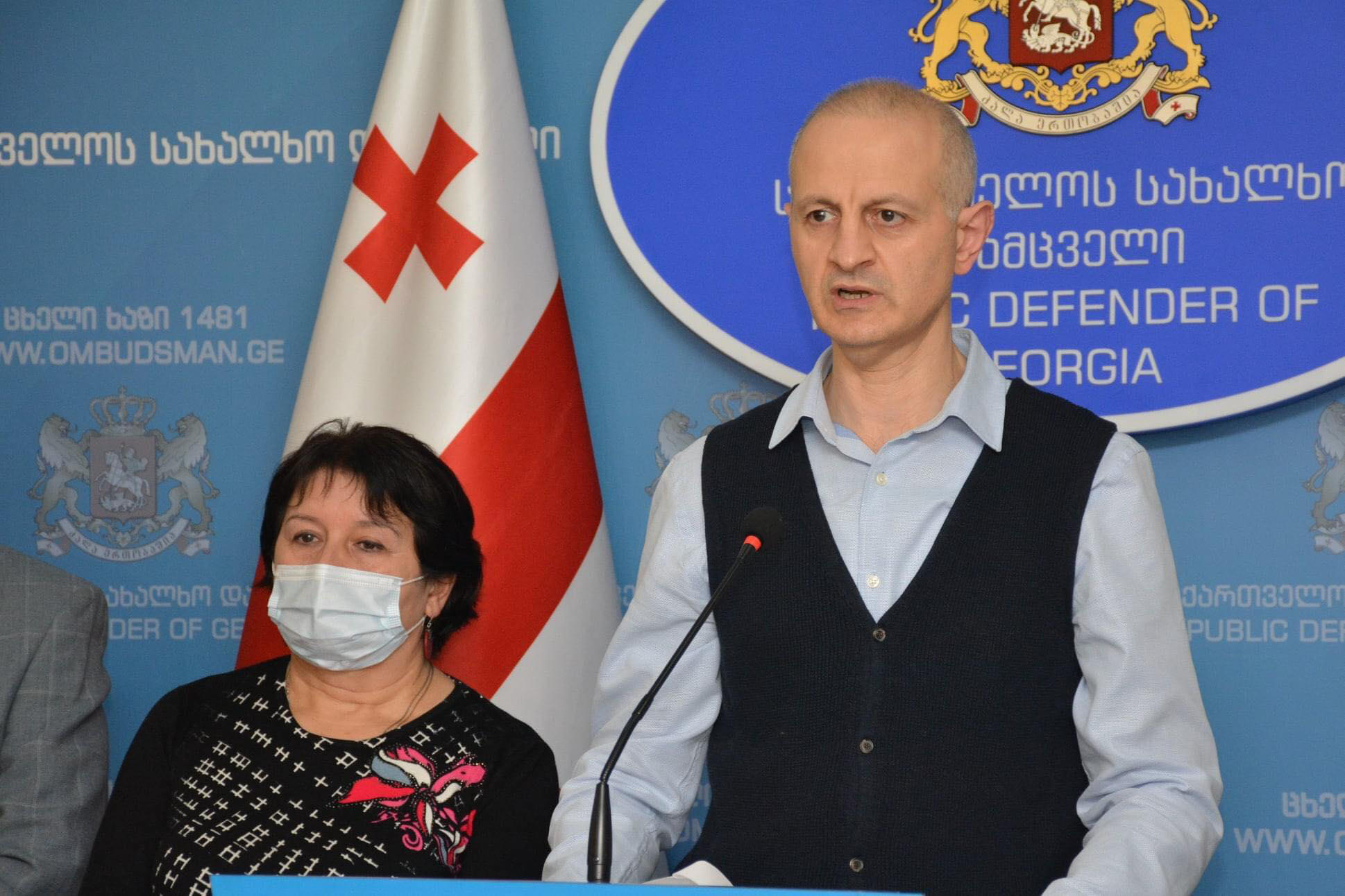 სახალხო დამცველის ექსპერტთა ჯგუფის წევრი - რადგან სააკაშვილს პოსტტრავმული, სტრესული აშლილობა აქვს, რაც პენიტენციურ დაწესებულებაში, ყველაზე მეტად გლდანში მიიღო, იქ გადაყვანას მხარს არ ვუჭერთ