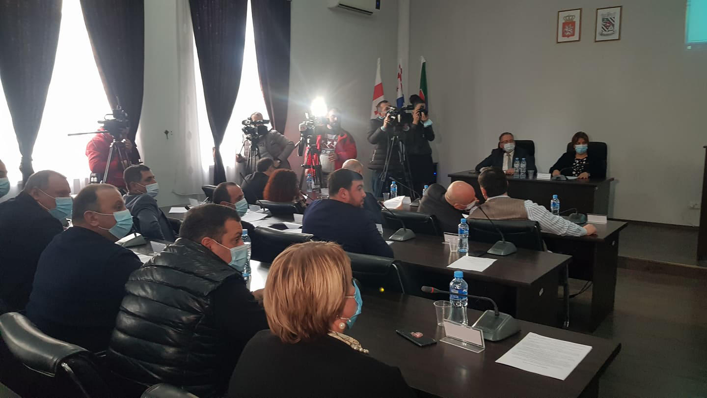 ქობულეთის საკრებულოს სხდომაზე სპორტული კომპლექსის მშენებლობის საკითხს ხმაური მოჰყვა