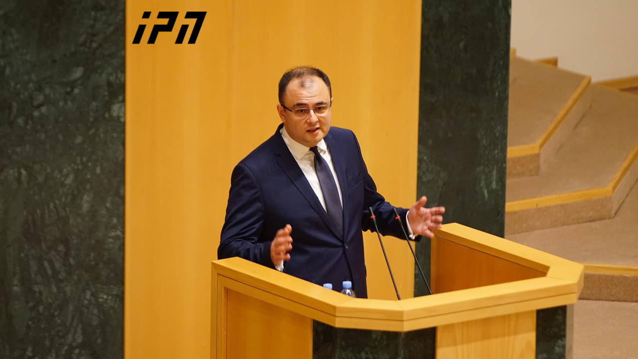 რატი ბრეგაძე სააკაშვილზე - არ ყოფილა არცერთი დარღვევა გადაყვანის პროცედურაში - მისი თითო კიდური ეკავა თითო თანამშრომელს იმისთვის, რომ ის არ დაზიანებულიყო და ამ ფორმით შეჰყავდათ