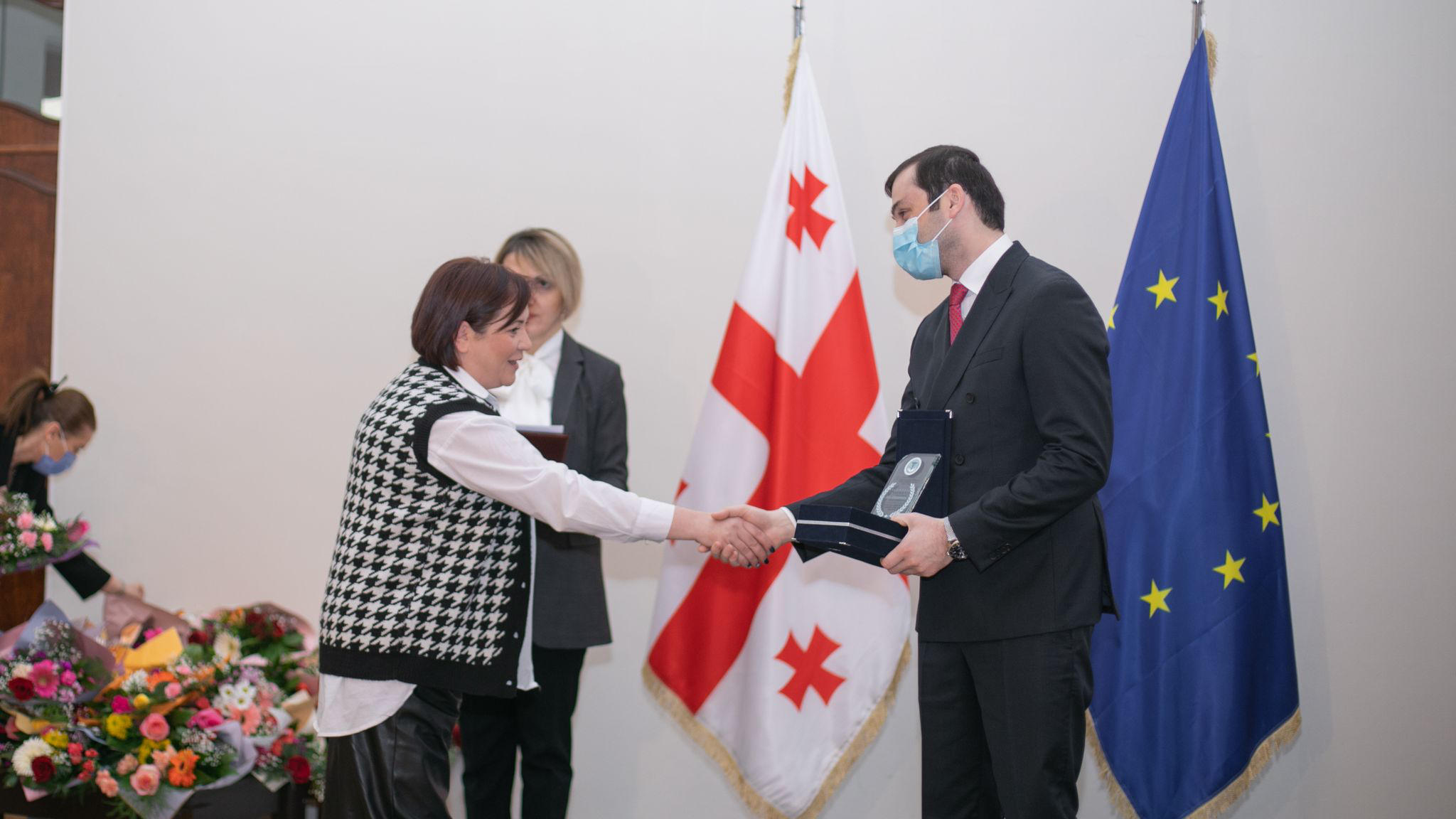 აჭარაში, მედიცინის დღისადმი მიძღვნილ ღონისძიებაზე პანდემიის მართვაში ჩართული მედიკოსები დაჯილდოვდნენ