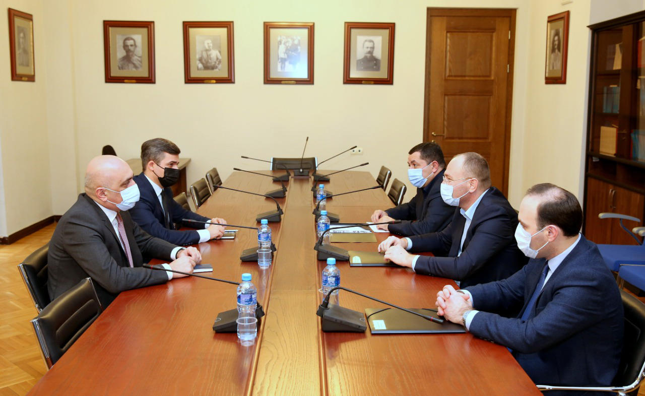 სუს-ის უფროსის პირველი მოადგილე ალექსი ბატიაშვილი პარლამენტის ნდობის ჯგუფის წევრებს შეხვდა