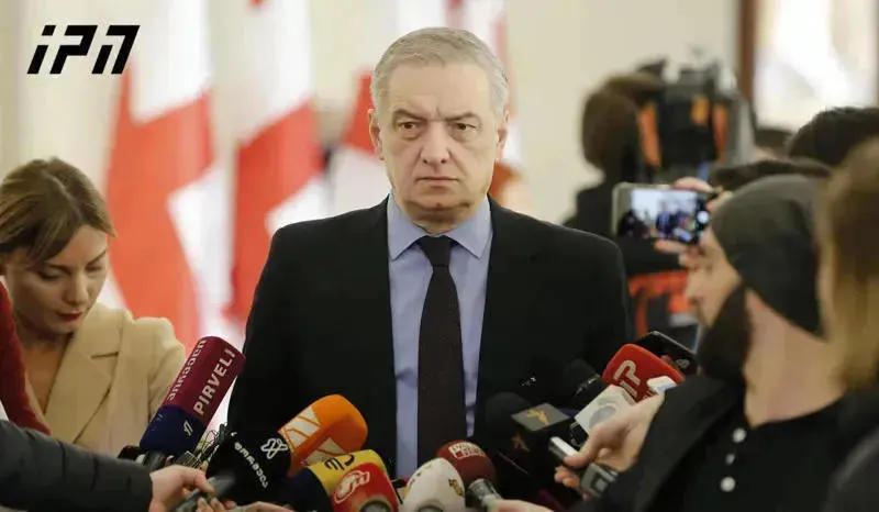 გია ვოლსკი - მას შემდეგ, რა შინაარსის განცხადებითაც პრეზიდენტმა 26 მაისს ახალწვეულებს მიმართა, მისი აქტივობები თვალთმაქცობას უფრო ჰგავს