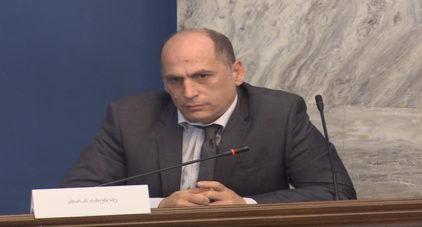 მოსამართლეობის კანდიდატი - უნივერსიტეტი, რომელშიც ვსწავლობდი, ფასიანი იყო, ვაკეში, 2 თუ 3-სართულიან შენობაში იყო, 2005 წლამდე იარსება, მერე აკრედიტაცია ვერ გაიარა