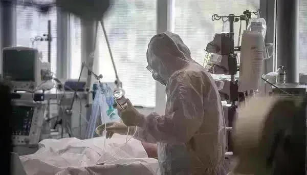 საქართველოში კორონავირუსით ინფიცირების 15 762 ახალი შემთხვევა დაფიქსირდა, გარდაიცვალა კიდევ 42 პაციენტი