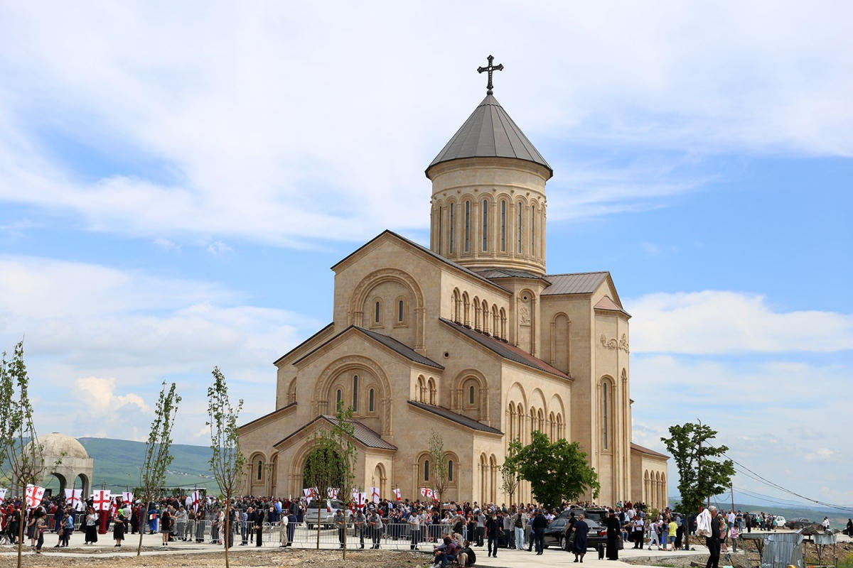 პრეზიდენტმა ივერიის ღვთისმშობლის ხატის სახელობის ტაძრის არქიტექტორი ომარ ნაფეტვარიძე და მხატვარ-მოქანდაკე გია ჯაფარიძე რუსთაველის სახელობის ეროვნული პრემიით დააჯილდოვა