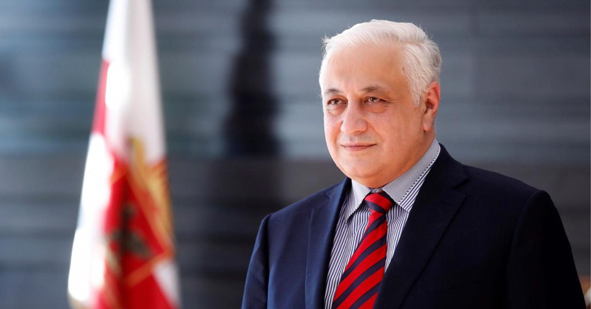 საქართველოს ტექნიკური უნივერსიტეტის რექტორი დავით გურგენიძე სტუდენტებს, პროფესორ-მასწავლებლებს, მეცნიერებსა და ადმინისტრაციის თანამშრომლებს დამდეგ შობა-ახალ წელს ულოცავს