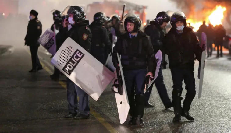 В Казахстане  объявлено чрезвычайное положение