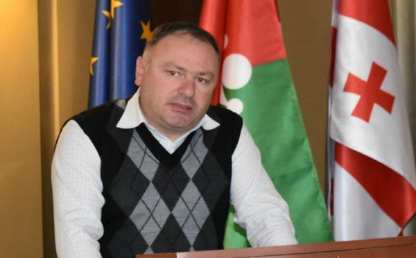 ოზურგეთის მერის თანაშემწე სამართალდამცავებმა ოჯახში ძალადობის ბრალდებით დააკავეს