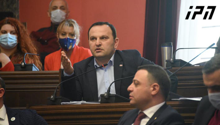 პაატა მანჯგალაძე მამუკა მდინარაძეს - რად გიღირთ ადამიანების ცხვირ-პირის დამტვრევა? კიდევ რომ გამოვლენ მოქალაქეები, უფრო მეტად რადიკალურები იქნებით, უფრო დაარბევთ ახალგაზრდებს?