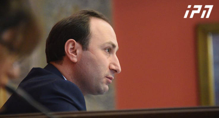 ანრი ოხანაშვილი ალეკო ელისაშვილზე - ყველა ოპოზიციონერს მოგიწოდებთ, ამ უღირს საქციელზე, რომელიც ამ კაცად წოდებულმა იკადრა, გააკეთეთ კომენტარი, ასევე, უფლებადამცველებმა, ვინც აქ ხართ, მიეცით შეფასება