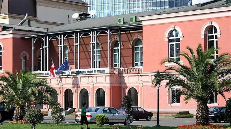 საკონსტიტუციო სასამართლო - სასამართლოს მნიშვნელოვნად მიაჩნია, რომ პარლამენტში დამკვიდრდეს სწორი და ერთგვაროვანი ხედვა იმპიჩმენტით გადაყენების ადეკვატური საფუძვლებისა და შეფასების კრიტერიუმების თაობაზე