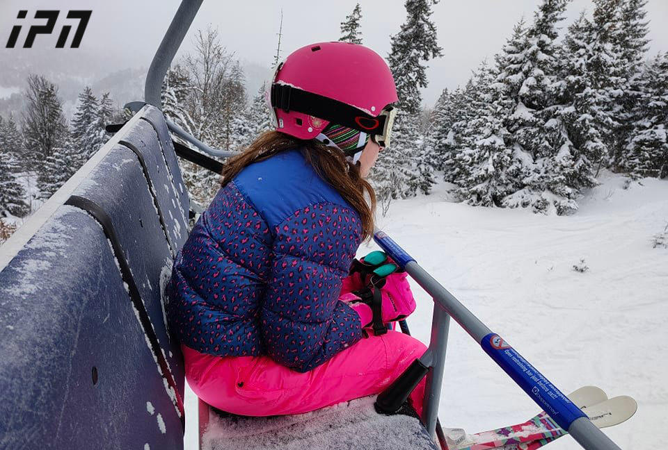 Skiers waiting for evacuation as Mitarbi ropeway stops working