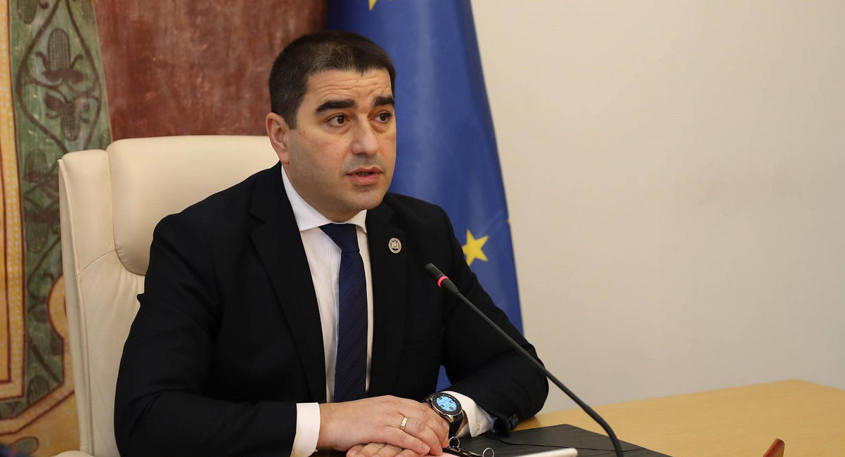 შალვა პაპუაშვილი უკრაინას ერთიანობის დღეს ულოცავს