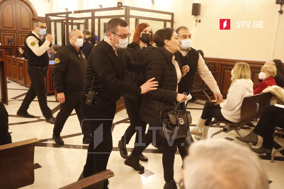 თაკო ჩარკვიანს მიხეილ სააკაშვილის სასამართლო პროცესი დაატოვებინეს