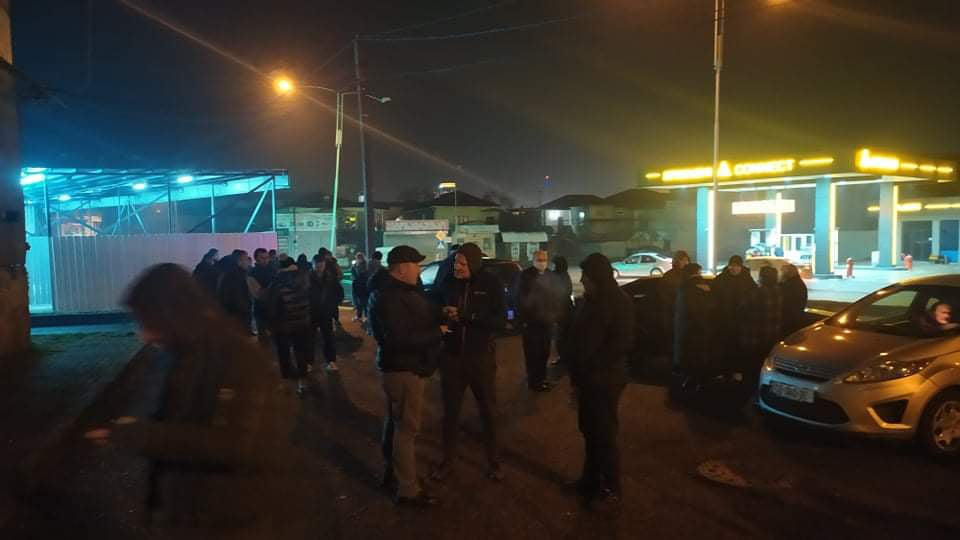 ბათუმში, მაიაკოვსკის ქუჩის ერთ-ერთი კორპუსის მცხოვრებლები აცხადებენ, რომ მიწისძვრის შედეგად ავარიულ კორპუსს ბზარები გაუჩნდა