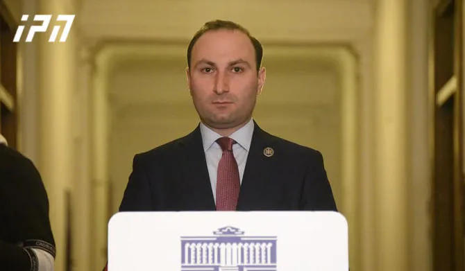 ანრი ოხანაშვილის განცხადებით, ცესკომ სენაკში შუალედური არჩევნები კანონმდებლობის გათვალისწინებით დანიშნა და თუ ვინმე ამას არ ეთანხმება, დავა სასამართლოს გზით უნდა გადაწყდეს