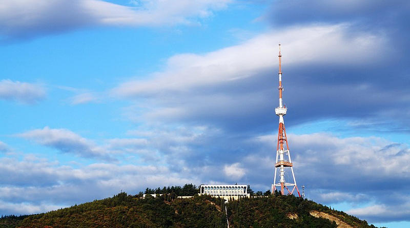თბილისის ანძა უკრაინის, ხოლო საკრებულოს შენობა ლიეტუვის დროშის ფერებში განათდება