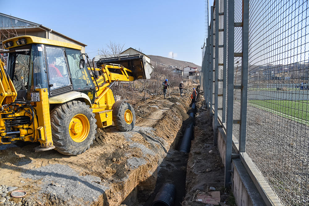 ნაძალადევის რაიონში, ავშნიანის დასახლებაში სანიაღვრე ქსელის მოწყობა მიმდინარეობს