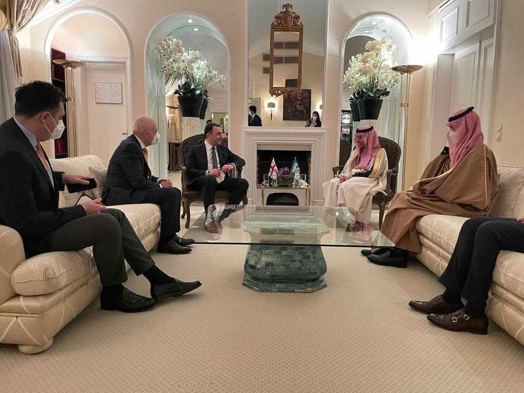 საქართველოს პრემიერ-მინისტრი მიუნხენის უსაფრთხოების კონფერენციის ფარგლებში საუდის არაბეთის სამეფოს პრინცს შეხვდა