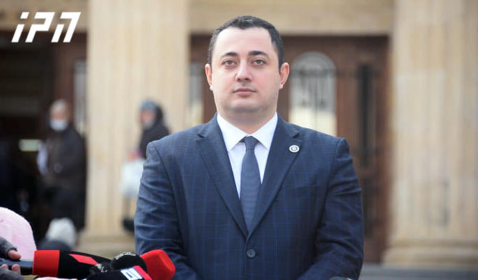 მედიის წარმომადგენლების მიმართ ძალადობაში მსჯავრდებულების საქმის პროკურორის განცხადებით, პროკურატურამ სასამართლოში დამატებით მტკიცებულებად „საზოგადოებრივი მაუწყებლის” ოპერატორის სამედიცინო ექსპერტიზის დასკვნა წარადგინა