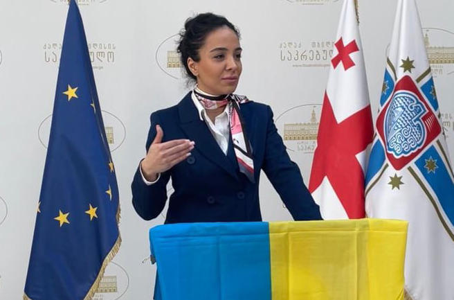თბილისის საკრებულოს დეპუტატმა, „ნაციონალური მოძრაობის“ ფრაქციის თავმჯდომარის მოადგილემ, ანა გოგოლაძემ პარტია დატოვა