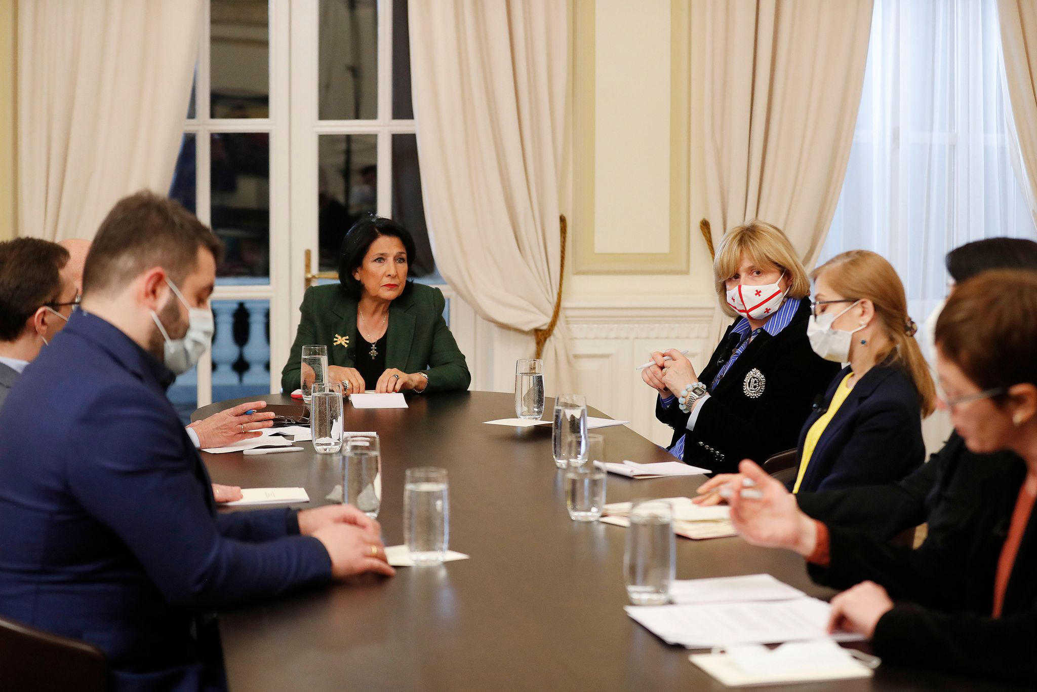 პრეზიდენტი კითხვაზე: უნდა შეუერთდეს თუ არა საქართველო რუსეთისთვის დაწესებულ სანქციებს - არ ვიცი, რა იქნება სანქციების ხასიათი და რას გადაწყვეტს მთავრობა, მაგრამ სოლიდარობა უნდა გავიზიაროთ