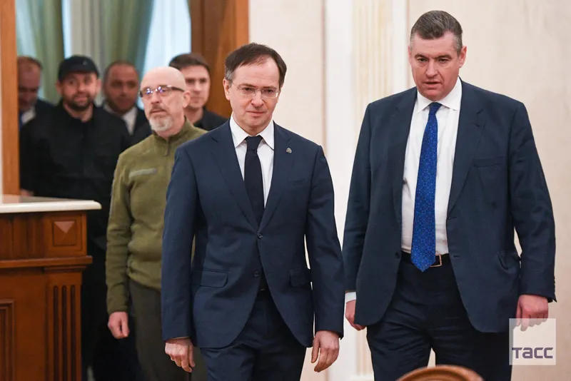 Начались переговоры украинской и российской делегаций