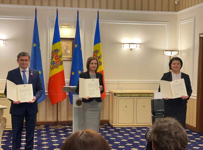 President of Moldova signs EU membership application