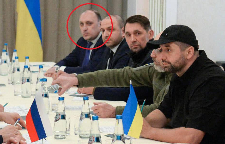 According to the agency Obozrevatel, the participant of the first round of Russia-Ukraine talks was accused of treason by the Ukrainian side and supposedly, he has been liquidated