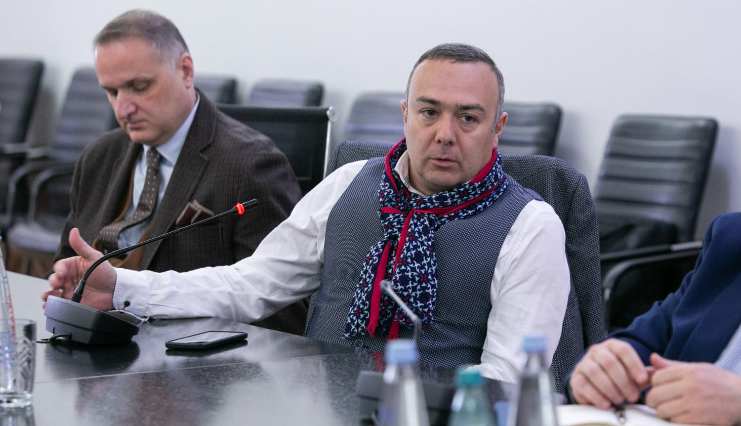 დისტრიბუტორთა ასოციაციის ხელმძღვანელი - რეალურად პროდუქტების პრობლემა კი არ არის, მიწოდების ჯაჭვშია რიგ შემთხვევაში პრობლემა, რადგან პანიკური შესყიდვა ხდება