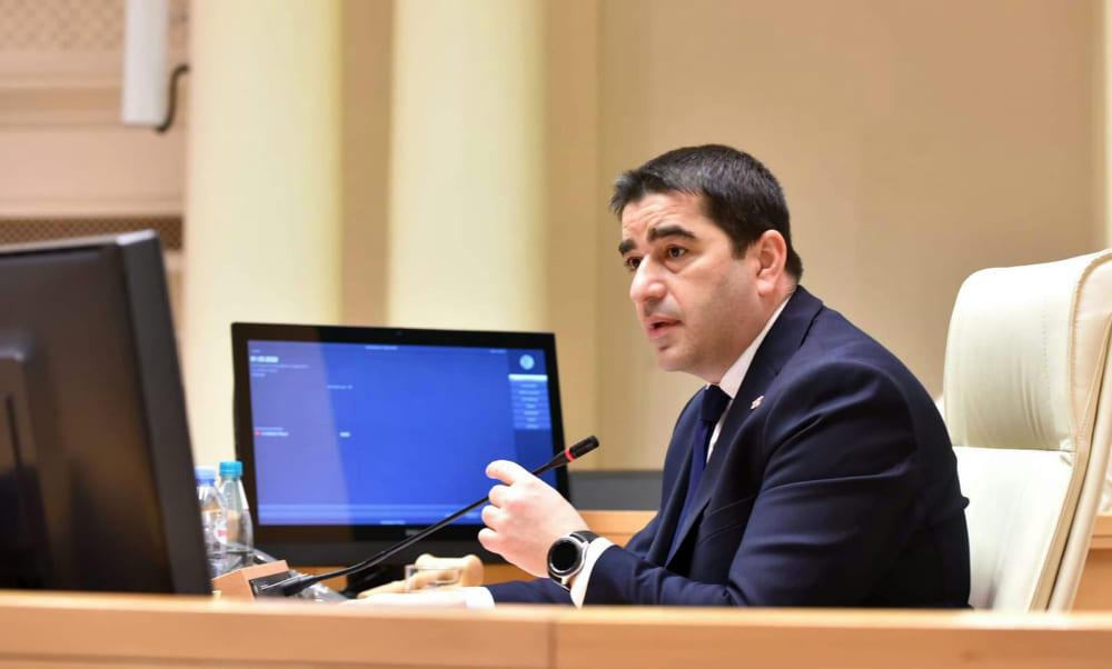 პარლამენტის თავმჯდომარის კაბინეტი - ჯანმრთელობის მდგომარეობის გამო, პარლამენტის თავმჯდომარე გადასულია მუშაობის დისტანციურ რეჟიმზე