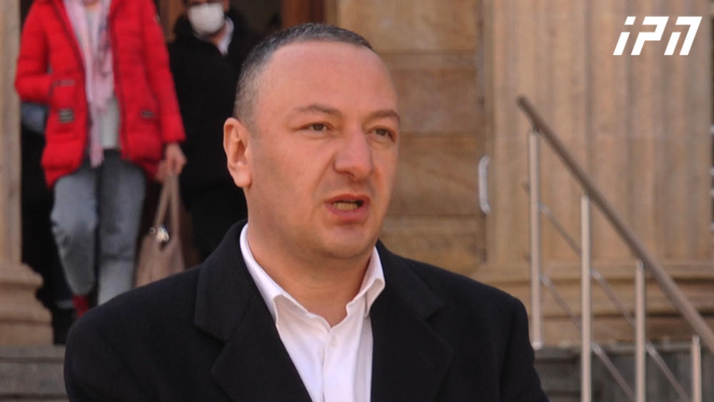 ადვოკატი - კალანდარიშვილი ბაშარულის და არჩვაძისგან თავს იცავდა, აუცილებელი მოგერიების ფარგლებში მოქმედებდა - კონფლიქტი ორი წლის წინ, „112“-ში განხორციელებულ ზარს მოჰყვა