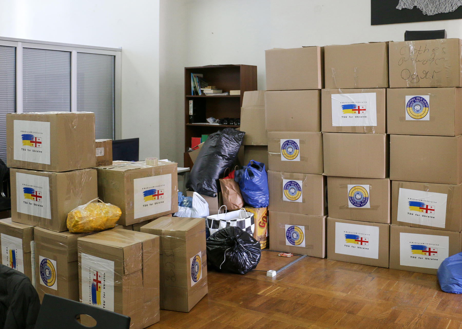 თსუ-დან უკრაინაში ჰუმანიტარული ტვირთის პირველი ნაწილი საქართველოში უკრაინის საელჩოს დახმარებით გაიგზავნა