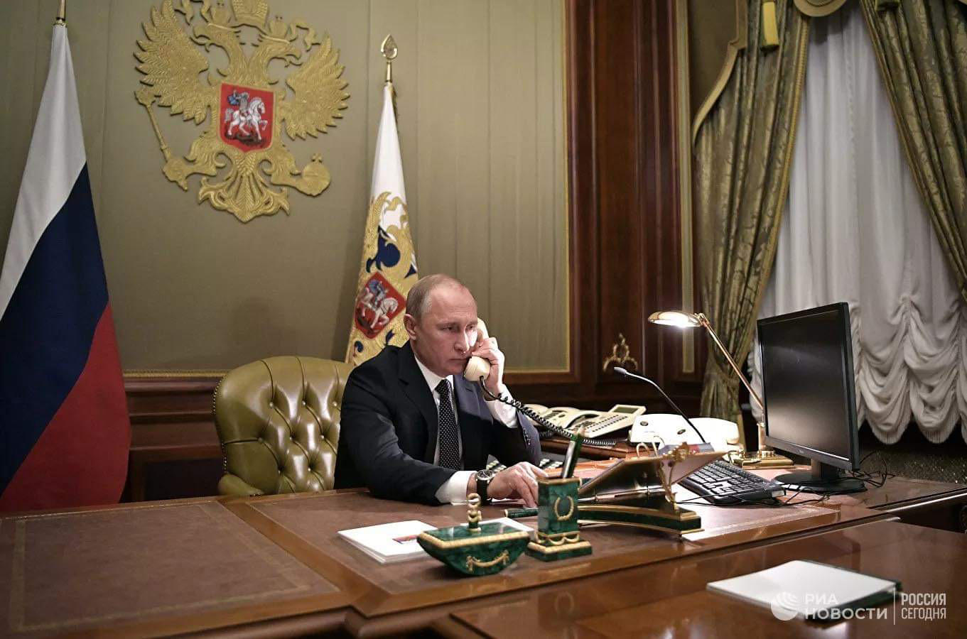 რუსული მედიის ცნობით, ვლადიმერ პუტინი ემანუელ მაკრონს ტელეფონით ესაუბრა
