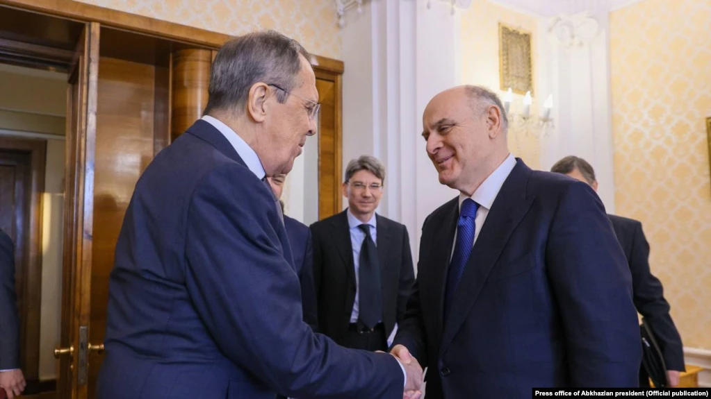 ასლან ბჟანია სერგეი ლავროვს - აფხაზი ხალხი მხარს უჭერს რუსეთის „სპეცოპერაციას უკრაინის ტერიტორიაზე“