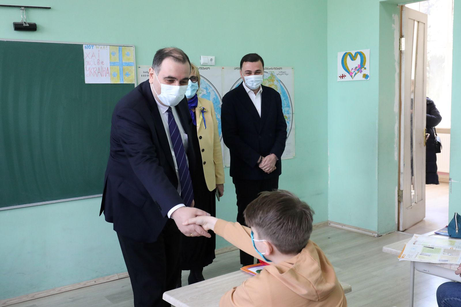 მიხეილ ჩხენკელმა გიორგი ტყემალაძესთან ერთად უკრაინელი მოსწავლეები მოინახულა