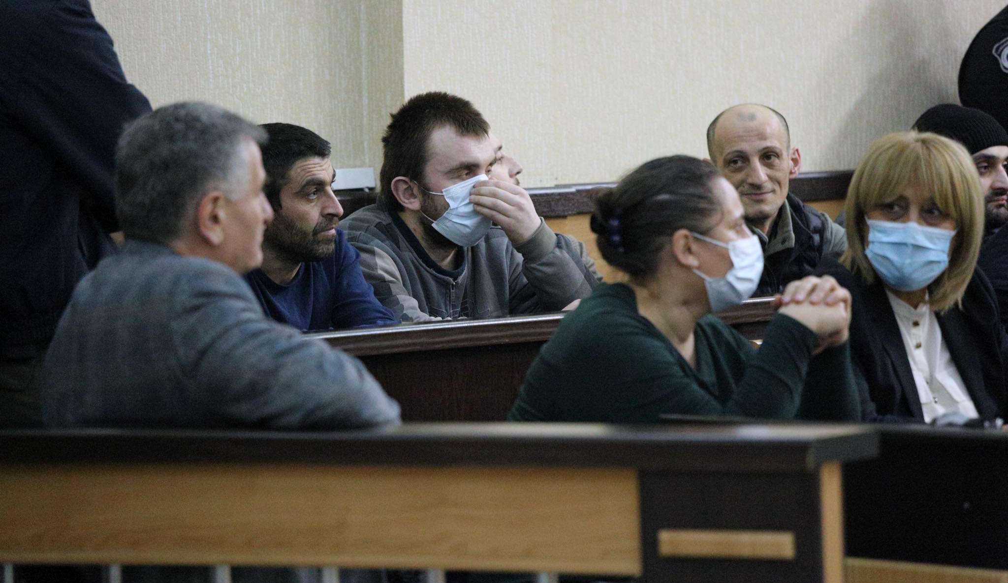 ჟურნალისტებისა და ოპერატორების, მათ შორის, ლექსო ლაშქარავას მიმართ განხორციელებულ ფიზიკურ ძალადობაში მსჯავრდებულებმა დავით კუტალაძემ და თორნიკე დავლაშერიძემ საპატიმრო ვადაზე ადრე დატოვეს