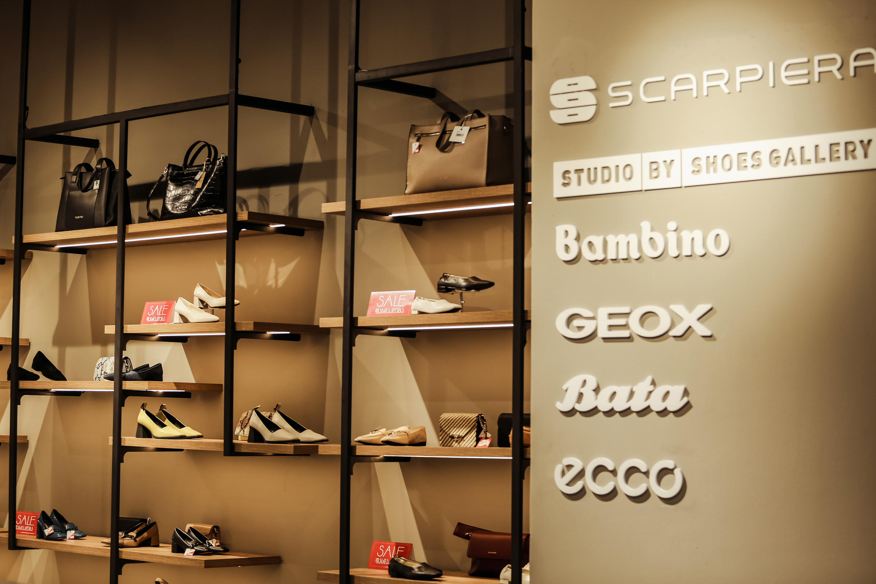 სავაჭრო და ბიზნეს ცენტრ “ქარვასლაში" ახალი მაღაზიები გაიხსნა