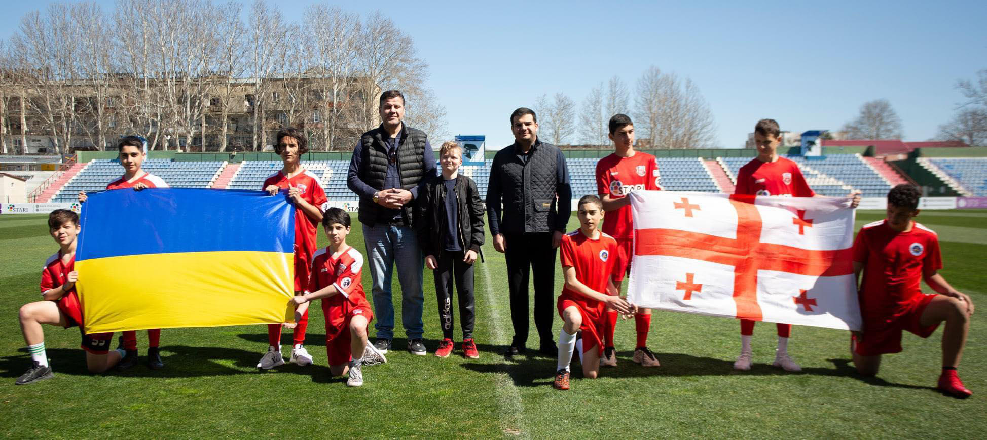 გორის მერის გადაწყვეტილებით, 13 წლის უკრაინელი ტიმურ იაკუნინი გორის საფეხბურთო სკოლაში ჩაირიცხა