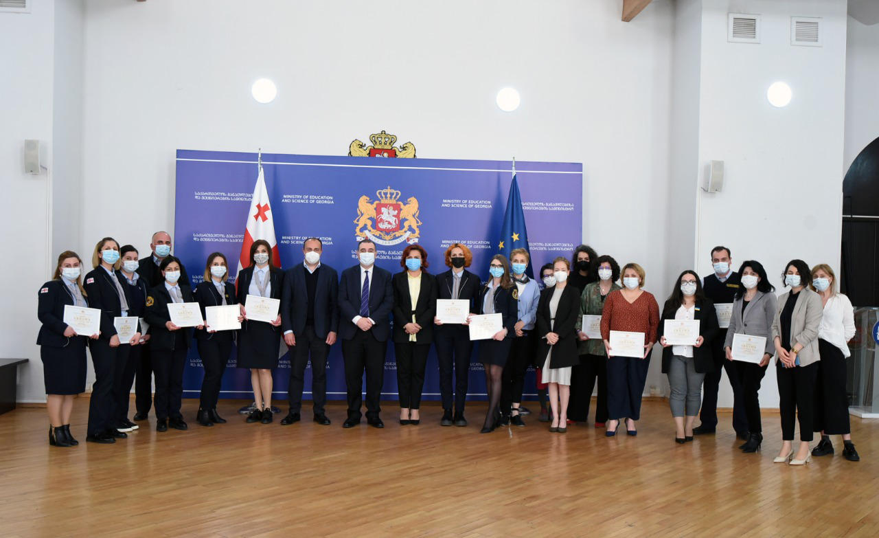 მიხეილ ჩხენკელმა მანდატურის სამსახურის თანამშრომლებს პროფესიული დღე მიულოცა